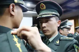 中美军装面前都有个“马赛克”,干什么用的？原来中美差别这么大图片