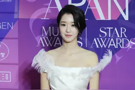 徐睿知白礼服有惊喜！APAN夺奖谢金秀贤、吴政世：最棒对手图片