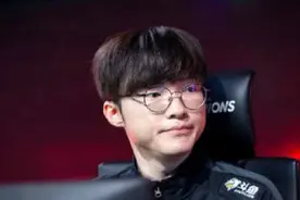 LOL：奶妈上单有多赖皮？Faker都被锤到没有还手的欲望图片