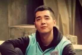 自称文艺青年，却靠“霸总”周寻出圈，金世佳的故事颇为戏剧图片