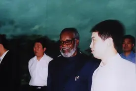 打响非洲游击战，放牛娃逆袭成总统？中国人的老朋友萨姆·努乔马图片