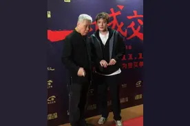 65岁马未都罕晒娃，星味儿足好似贾乃亮！长相比上亿身家父亲帅图片