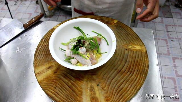 厨师长教你零失败的炸鸡腿做法，外酥里嫩，比店里卖的都好吃
