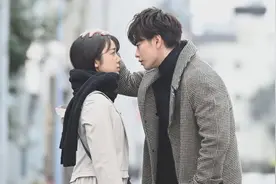 “明天晚上你有空吗？”日本人气第一男演员佐藤健，在线撩女粉丝图片