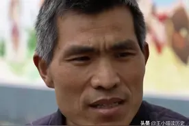 张鹏程：放弃城市生活回村教书，垫巨款翻修学校，39岁已满头白发图片