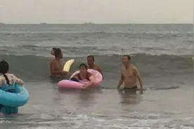 提醒：游泳圈不等于救生圈……图片