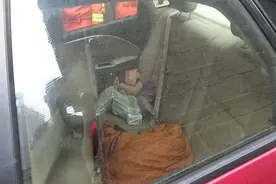 紧急救援！泉州一小孩被困车内，怎么摇都摇不醒图片