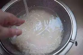 淘米水里加这类东西，养花效果将更好图片