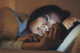 解锁玩手机的正确方式，减少手机对身体的伤害！快get起来吧视频封面