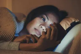 解锁玩手机的正确方式，减少手机对身体的伤害！快get起来吧视频封面