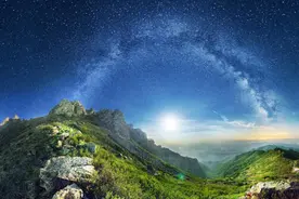 躺在草坪，仰望星空，每当想起童年，小编的眼泪就忍不住了图片