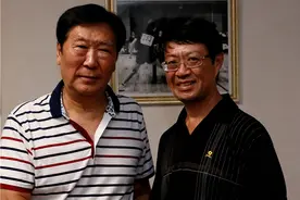 换下郗恩庭赠送的“乒乓胶皮”图片