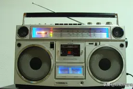 1982年法国进口的携式立体声盒式收录机音响图片