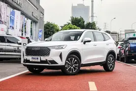 哈弗H6：标配矩阵式LED大灯，轴距超过2米7图片