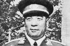 他应该授开国中将，却因犯过错误，到第二年才补授中将图片