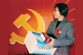 张桂梅的故事 |《穿破洞裤子的党代表》和《希望》图片