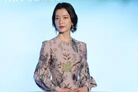 杜鹃的“高级脸”谁能不爱？虽然穿得略显老气，但气质却能hold住图片