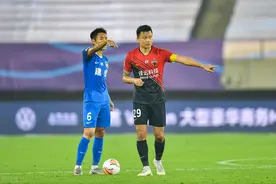 上大巴！深足与河南教练曾是一伙，强力三叉戟披绿色球衣不讲交情图片