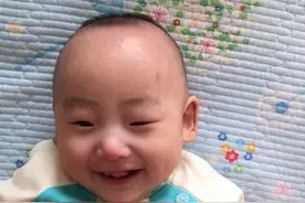 育儿分享89：让宝宝打嗝排气的小方法分享图片