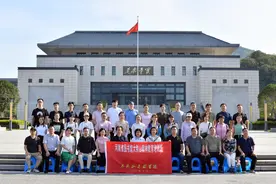 河南省图书馆党员干部赴大别山干部学院开展大别山精神教育培训活动图片