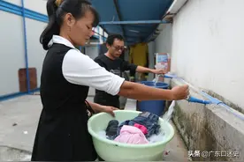 工地往事：漂亮大嫂的秘密，被呆子工友捅破了图片