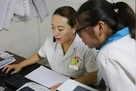 高三女生挤出“母乳”，坚称自己还是处女，医生的话让妈妈落泪图片