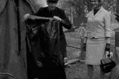 最怕别人突如其来的关心，因为谁也不知道下一秒会发生什么事图片