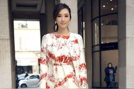 吐槽大S“黑肉底”，嫌弃小S个矮，九头身美女吴佩慈如今怎样？图片