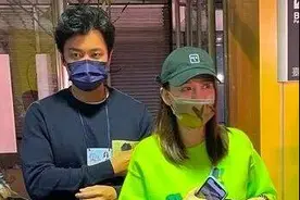 陈乔恩携男友恩爱现身蔡健雅演唱会，艾伦紧随女友略显紧张图片