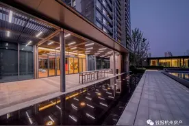 记者抢先探营柳岸晓风交付实景后惊叹：看着就贵！一线江景无敌！绿城还是绿城图片