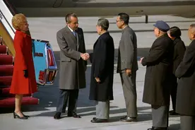 一个细节暴露周恩来英语水平，女翻译出错总理立马纠正图片