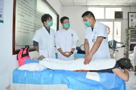 在河南学中医的洋学生：韩国双胞胎用中医治愈偏瘫父亲图片