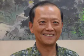 台军有多爱香烟？台湾一中将“超带”7条香烟被海关查获图片