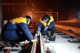 为京哈高铁夜半进行“心脏健康筛查”图片