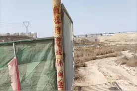 乌鲁木齐竟有70米深鱼塘！网爆里面有几十条两米大鱼！需海竿钓图片