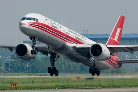 为什么飞机降落时要调暗客舱灯光？除了节能，这些原因更重要图片