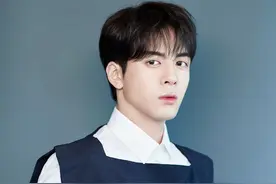 向往时尚｜曾舜晞帅气发型搭黑白配服饰，诠释帅气不凡的魅力图片