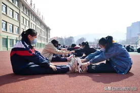 初中生引体向上平均值1.7个，不及格率87%，学生体质差开整图片