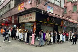 工厂老板长队、月薪上万也招不到人，用工荒又来了？图片