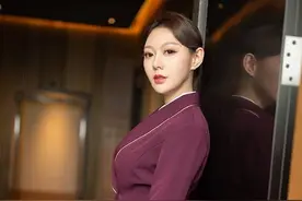 美女空姐迷人写真欣赏，真的很有气质啊图片