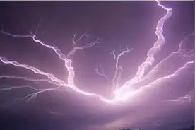 暴雨来袭，闪电都去哪儿了？“渡劫道友”带你看最花样闪电！图片