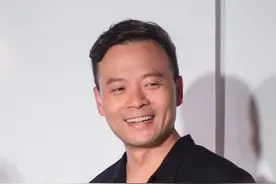 《中餐厅》后台的男人图片