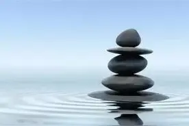 在乎别人，不如喜欢自己图片