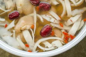 这道不加一滴水的火锅，吃完身上只有甜香味儿图片