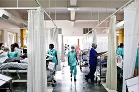 凌晨3点半，印度一线医院突发大火，造成8人死亡，抗疫雪上加霜图片