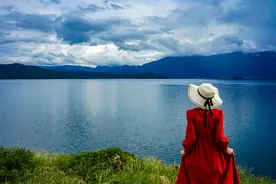 背影照随手拍而不是随便拍，5个技巧，中年女性也能拍唯美背影照图片