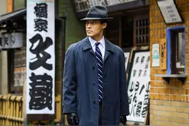 日本街头的浴血黑帮，完美诠释西装暴徒，教40岁男人如何穿西服？图片