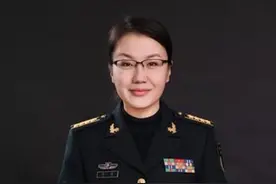 火箭军女神李莉：犀利点评，多次看透美军战术，被美国视为眼中钉图片