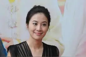 叶璇太会穿，睡衣裙直接穿出来，“内衣外穿”露玫红内搭，真时髦图片