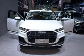 豪华旗舰大7座，进口四驱SUV，3.0T V6油耗9L多，实拍奥迪Q7图片